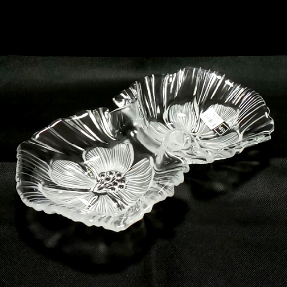 Mikasa 13" Hibiscus Frost Divided Server - Picture 1 of 7